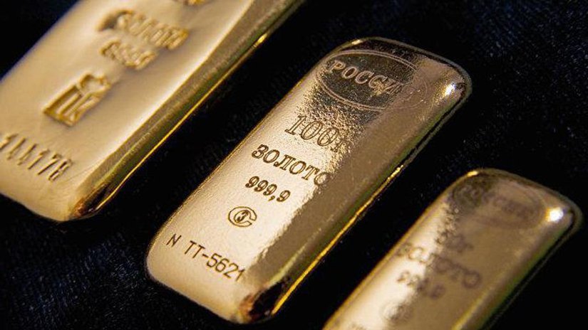 Золото укрепляется после падения индексов Уолл-стрит