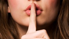 Из золота и с алмазами: сколько стоят самые дорогие трусы в мире и кто владелец