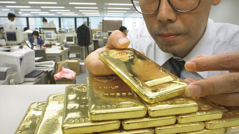 Курс золота снизился на фоне ослаблении споров между США и Китаем