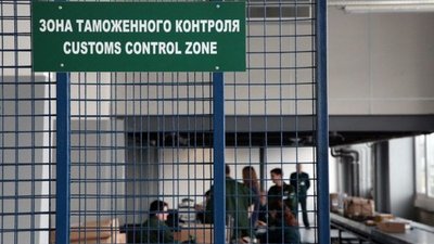 Пассажир авиарейса из Стамбула пытался во Внуково незаконно провезти часы и драгоценности на 36 млн руб.