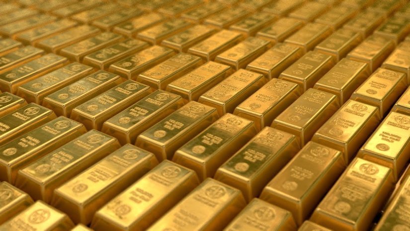 Центробанки продолжают скупать золото рекордными темпами