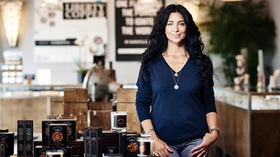 Потерянное украшение: как Каролин Рафаэлян создала состояние на браслетах, а затем потеряла бизнес и статус миллиардерши