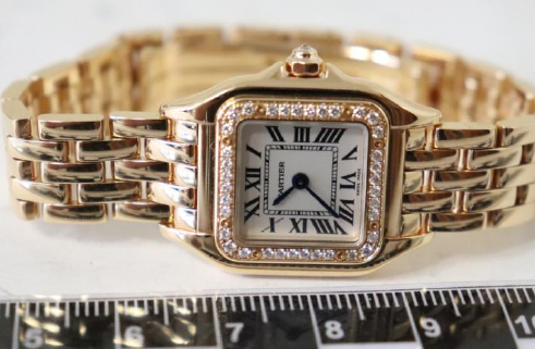 Сотрудники Шереметьевской таможни обнаружили у пассажирки из Франции незадекларированные дорогостоящие часы