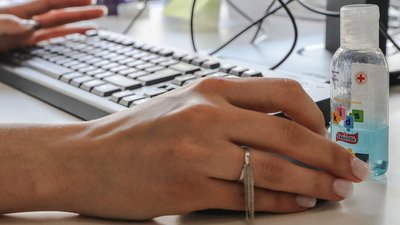 Россияне на карантине рискуют впасть в зависимость от покупок