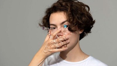 В Швейцарии создали ювелирное украшение, мешающее распознаванию лиц