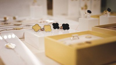 Вдохновленные cолнцем: Как балтийский бренд завоевал признание украшениями из янтаря