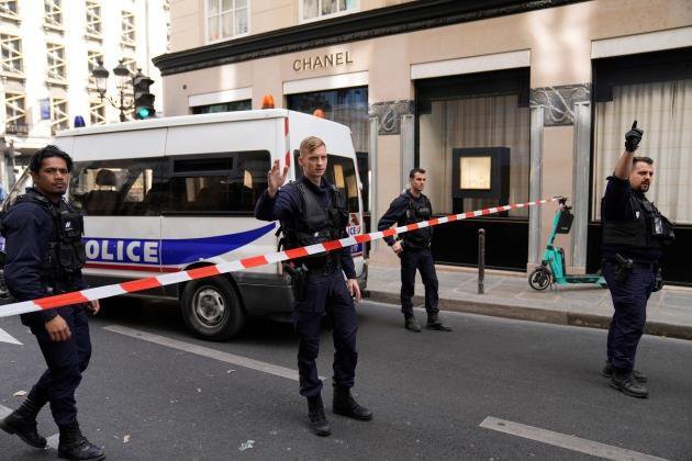 Вооруженные грабители напали на ювелирный магазин Chanel в Париже