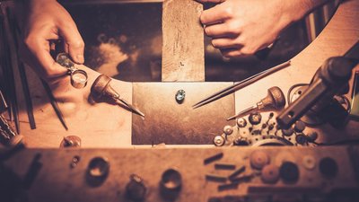 У художников-ювелиров появится официальный статус