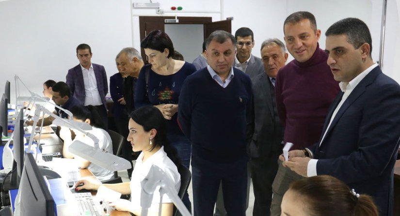Министр экономики Армении обсудил с ювелирами планы по развитию отрасли