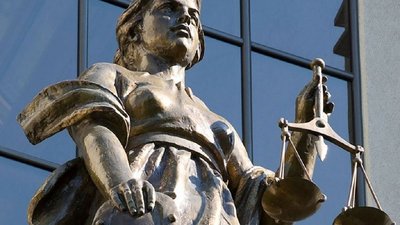 В Омске перед судом предстанет житель Алтайского края, обвиняемый в грабеже золотых изделий из ювелирного магазина