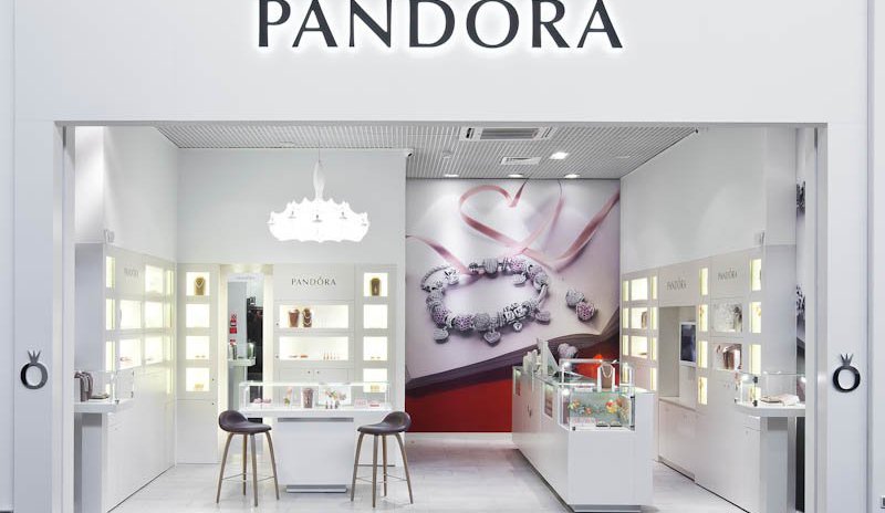Сбербанк хочет продать сеть магазинов Pandora