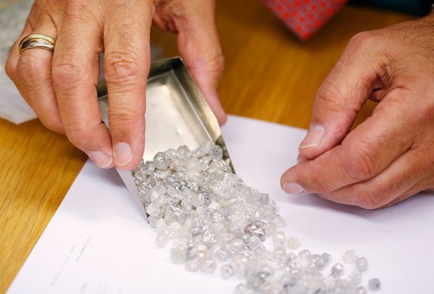 "АЛРОСА" ожидает восстановление спроса на алмазы в мире в конце года или в 2021 году