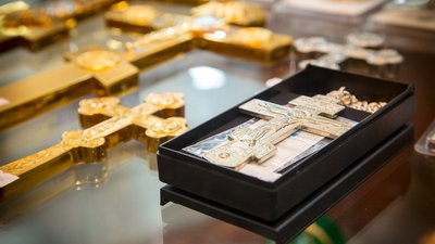 Правительство выведет из-под «антиотмывочных» норм пять компаний РПЦ, продающих изделия из драгметаллов