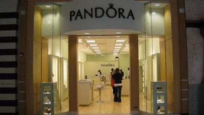 Сбербанк потребовал обанкротить структуру ювелирной сети Pandora
