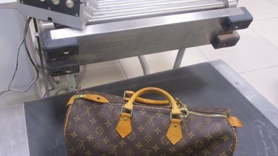 Гражданка США пыталась провезти в Челябинск брендовые ювелирные украшения аксессуары стоимость 11 млн рублей