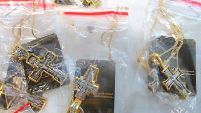 Таможня пресекла крупную контрабанду серебряных православных украшений в Китай