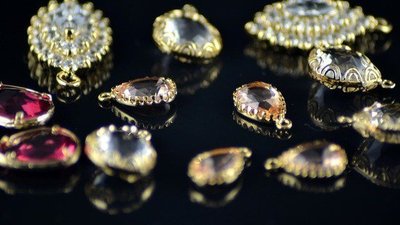 Продавца-консультанта обвинили в присвоении ювелирных изделий