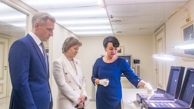 Смоленские предприятия АЛРОСА посетили губернатор и глава Российского экспортного центра