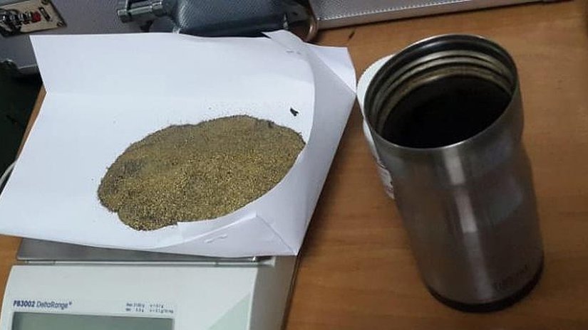 Китаец попытался вывезти из Амурской области почти 1 кг золота в термосе