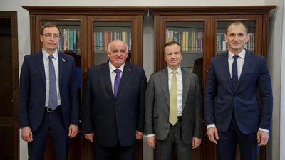 Губернатор Сергей Ситников и замминистра финансов России Алексей Моисеев обсудили вопросы поддержки ювелирной отрасли