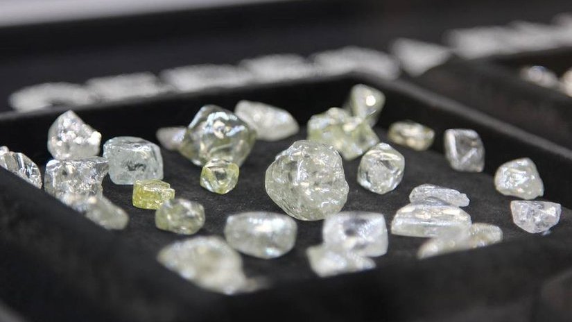Минфин проведет очередной открытый аукцион по реализации природных алмазов из Госфонда России