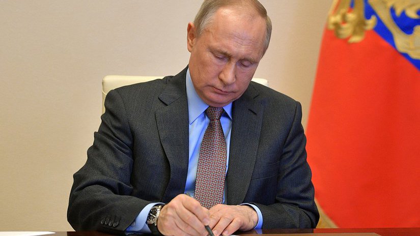 Владимир Путин подписал закон об отмене НДС на золотые слитки для физлиц  и отмену налоговых спецрежимов для участников рынка ДМДК