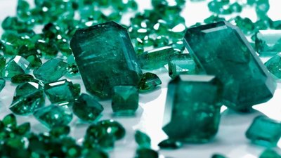 Минфин отчитался по результатам аукциона по реализации изумрудов из Госфонда России
