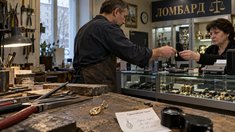 В Новокузнецке ювелир сдал золото клиентки в ломбард вместо изготовления украшения