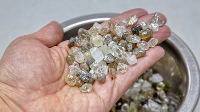 Данные по добыче необработанных природных алмазов в Российской Федерации за 1-ое полугодие 2021 года