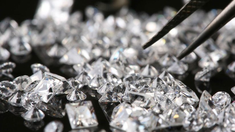 Извещение о проведении открытого аукциона по реализации на внутреннем рынке бриллиантов из Госфонда России