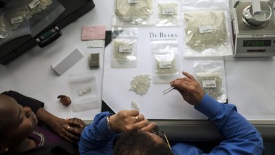 Продажи De Beers в ноябре выросли на 31%, настроение покупателей улучшается