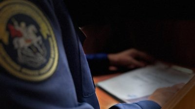 Защита обвиняемого в ограблении ювелирного магазина в Орске на 1,8 млн рублей оспаривает его арест