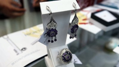 Штучный товар: какие украшения везут из Казахстана в Россию