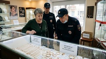 ФСБ и полиция изъяли из магазина в Севастополе немаркированное золото на 6,5 млн рублей