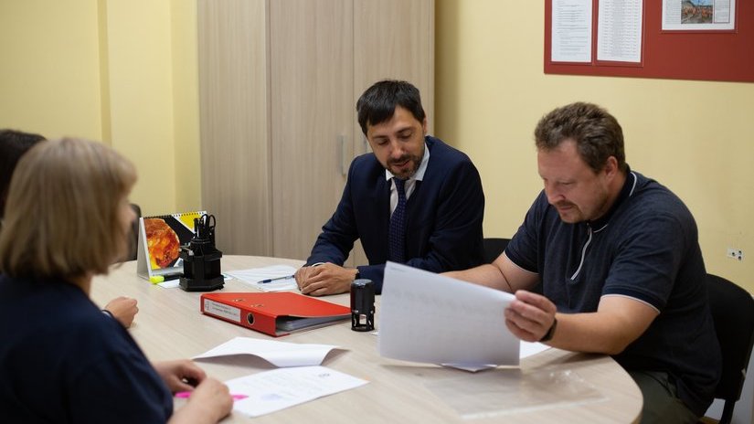 Янтарный комбинат Ростеха выполнил первую отгрузку по новому контракту с янтарным кластером