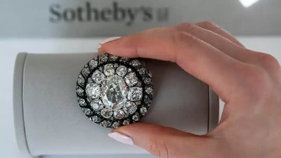 Наполеоновская брошь, потерянная при бегстве с поля Ватерлоо, продана за рекордные $4,4 млн