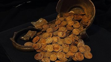 Эхо революции: в Торжке археологи обнаружили уникальный золотой клад из 409 монет