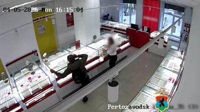 «Подарок для девушки» ценой в 4 года колонии: в Петрозаводске по горячим следам раскрыли дерзкий грабеж