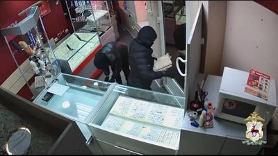 Нижегородские оперативники задержали двух подозреваемых в ограблении ювелирного салона