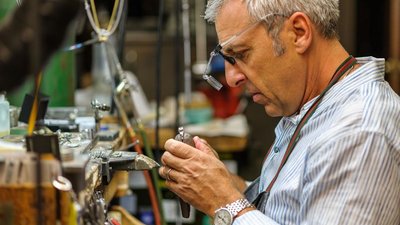 Мнение: В 2023 году ювелиры  работали на склад?