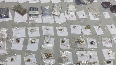Незаконный ввоз ювелирных изделий из Италии пресекли таможенники в аэропорту Домодедово
