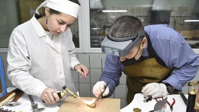 Филигранная работа: как создавать произведения искусства за зарплату