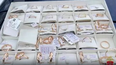 Двое жителей Карелии задержаны за серию краж из ювелирных магазинов на сумму более 4 миллионов рублей