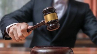 18 мая Минфин РФ проведет открытый аукцион по реализации на внутреннем рынке ювелирных и других изделий из драгоценных металлов и (или) драгоценных камней из Госфонда России