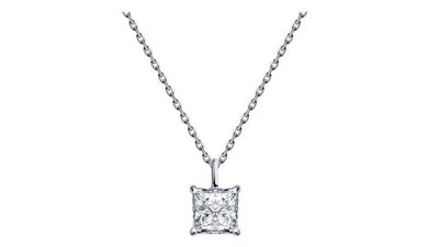 Самое дорогое украшение к Новому году купили в Москве за более чем 2 млн рублей