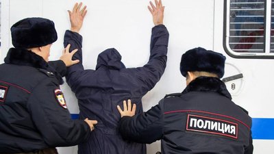 Злоумышленник заговорил продавца и совершил кражу ювелирных украшений