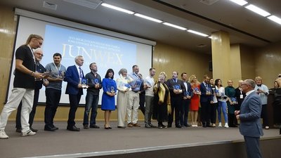 В Москве наградили победителей конкурса ювелиров "Лучшие украшения России 2020"