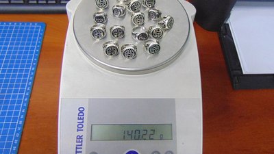 Россиянка пыталась незаконно вывезти во Францию партию украшений