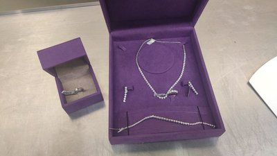 Сотрудники Шереметьевской таможни обнаружили у пассажирки из Азербайджана незадекларированные ювелирные украшения  на 1,8 млн рублей