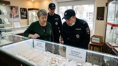 ФСБ и полиция изъяли из магазина в Севастополе немаркированное золото на 6,5 млн рублей